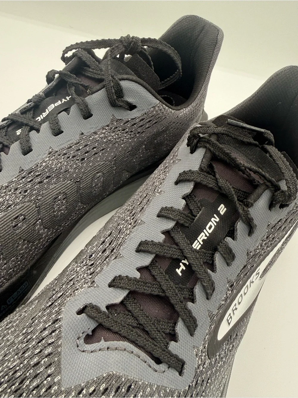 Brooks hyperion running